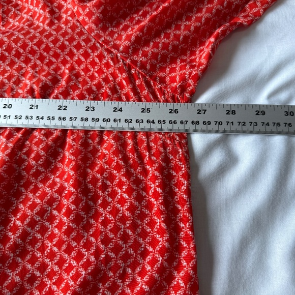 Dalia Plus Women's Long Sleeve Lightweight Satin Pullover V-Neck Blouse Red‎ 2X - Picture 6 of 14